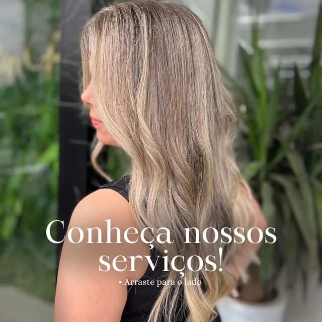 Cabelo loiro com mechas publicado pelo Studio F